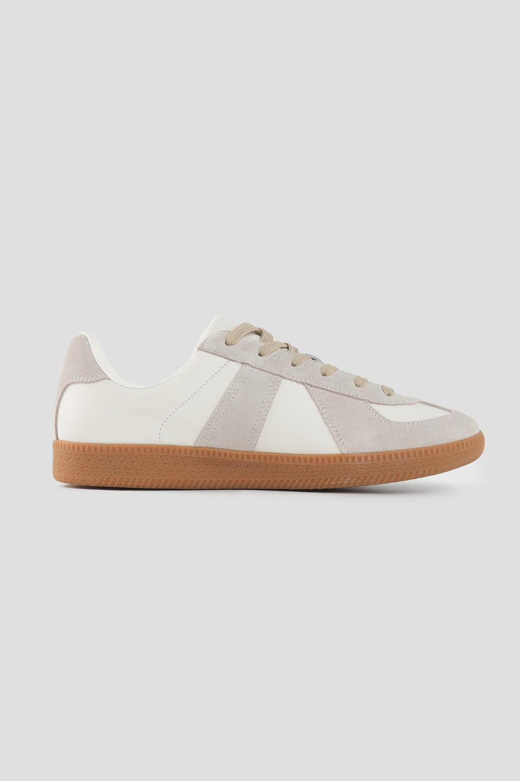 羊革を使用した、柔らかい中敷きのコンビネーションスニーカー